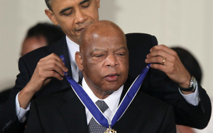 2011年，奥巴马授予约翰·刘易斯总统自由勋章